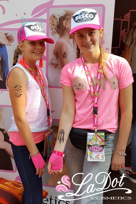 2 girls with a temporary tattoo
